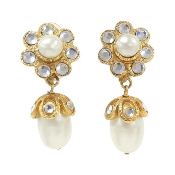 CHANEL White Earrings - Picture 1 of 3